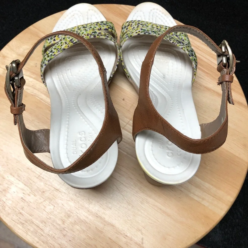 Crocs Leigh II Wedge Sandals Women 8 US Ankle Strap Yellow Floral Comfort 202516
